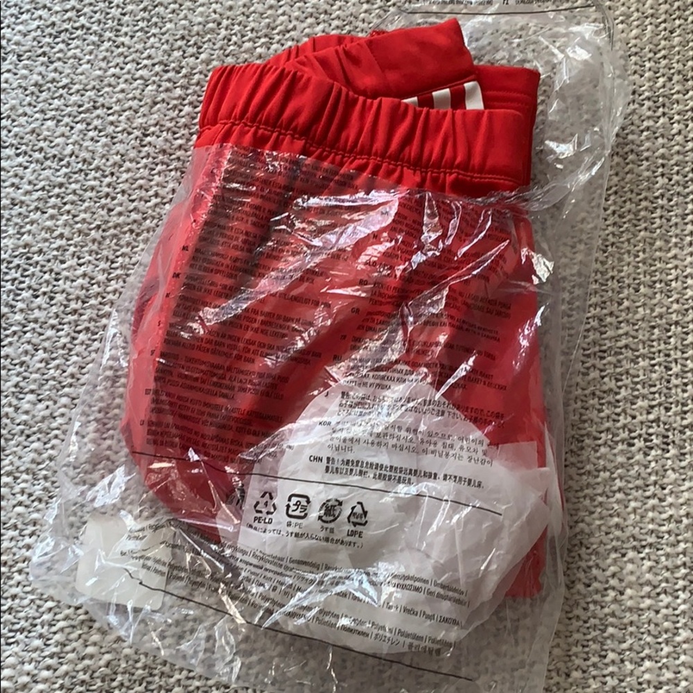 New Women’s Adidas basketball snap warmup pants